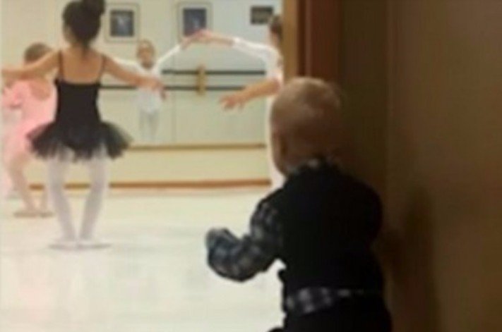 Δείτε τι γίνεται όταν αφήσετε ελεύθερο ένα παιδί σε μαθήματα χορού